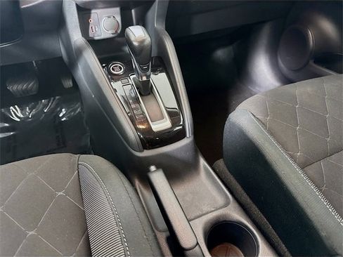 Used 2020 Nissan Kicks S image 24