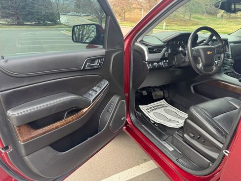 Used 2019 Chevrolet Tahoe LT w/ LT Signature Package AWD/4WD image 6