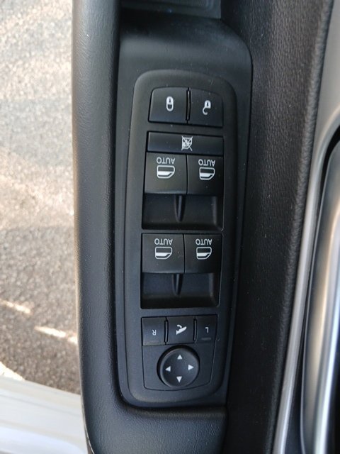 Used 2025 Chrysler Pacifica Limited FWD image 51