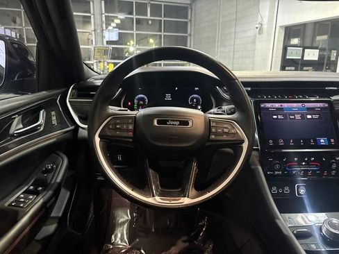 Used 2022 Jeep Grand Cherokee Trailhawk AWD/4WD image 35