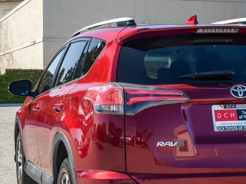 Used 2018 Toyota RAV4 XLE FWD image 6