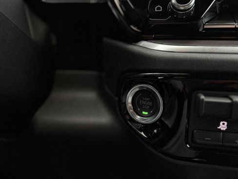 New 2026 GMC Sierra 1500 SLT image 18