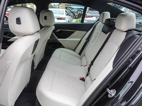 Used 2025 BMW i5 M60 image 18