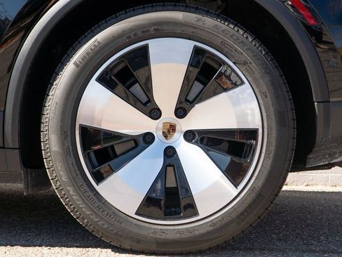 Certified 2024 Porsche Macan 4 Electric image 13