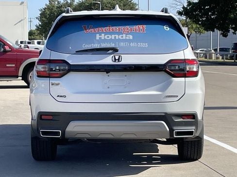 Used 2025 Honda Pilot Touring image 5