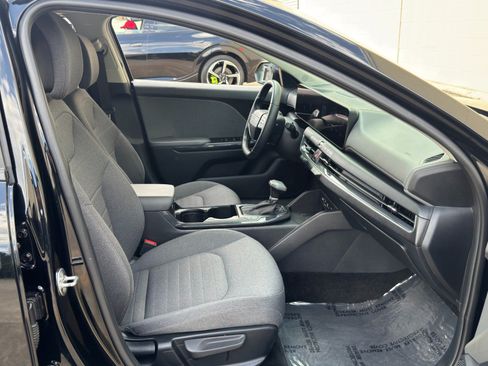 Used 2025 Kia K4 EX FWD image 14
