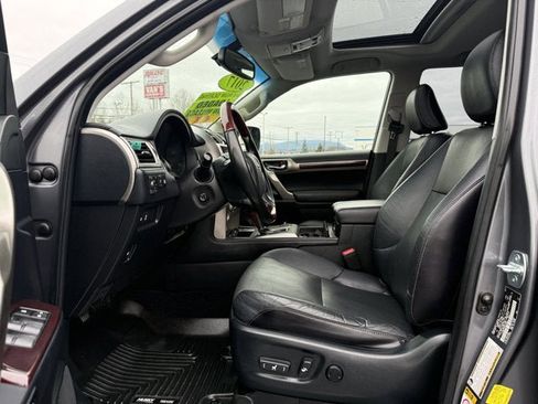 Used 2017 Lexus GX 460 Premium w/ Premium Package image 16