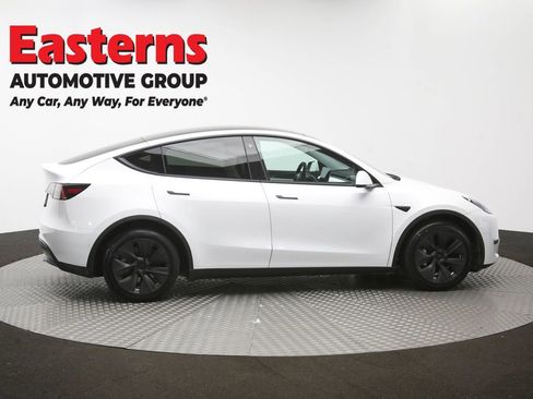 Used 2022 Tesla Model Y Long Range AWD/4WD image 40