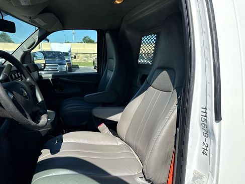 Used 2014 Chevrolet Express 2500 RWD image 13