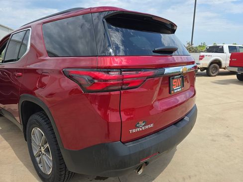 Used 2023 Chevrolet Traverse LT FWD image 34