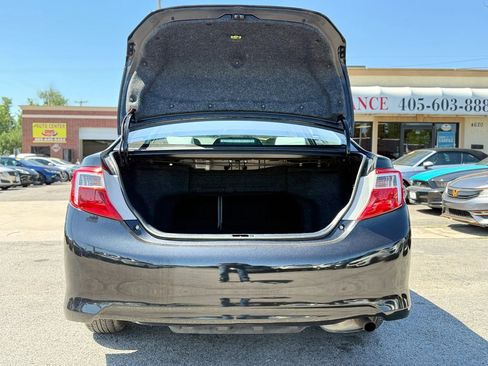 Used 2012 Toyota Camry LE FWD image 6