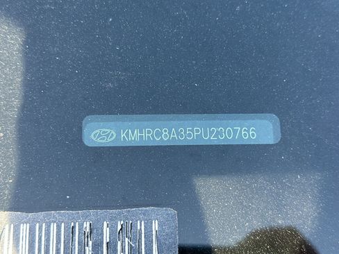 Used 2023 Hyundai Venue SEL FWD image 2
