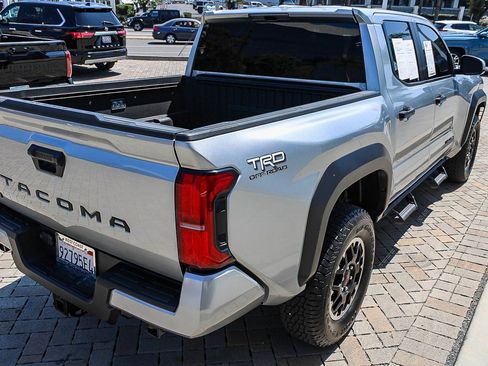 Used 2025 Toyota Tacoma TRD Off-Road AWD/4WD image 7