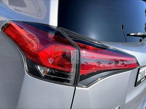 Used 2017 Toyota RAV4 XLE w/ Carpet Mat Package image 27