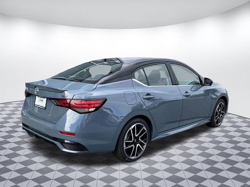 Used 2025 Nissan Sentra SR w/ SR Premium Package image 3