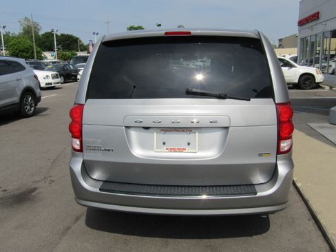 Used 2018 Dodge Grand Caravan SE FWD image 6