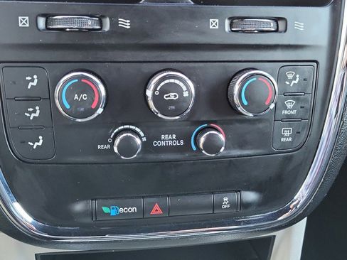 Used 2019 Dodge Grand Caravan SXT image 37