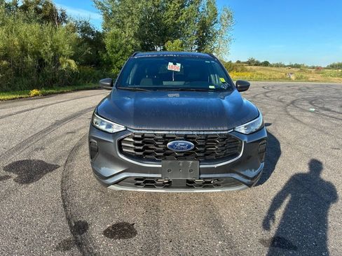 Used 2024 Ford Escape ST-Line w/ Tech Pack #1 AWD/4WD image 3
