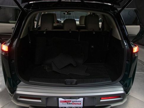 Used 2024 Nissan Pathfinder SL w/ Black Appearance Package image 20