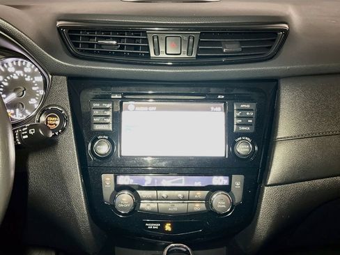 Used 2017 Nissan Rogue SV AWD/4WD image 11