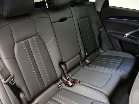 Used 2025 Audi Q5 Premium w/ Convenience Package image 53