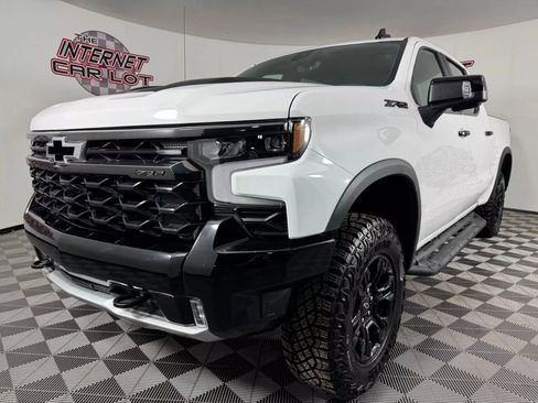 Used 2024 Chevrolet Silverado 1500 ZR2 w/ Technology Package image 3