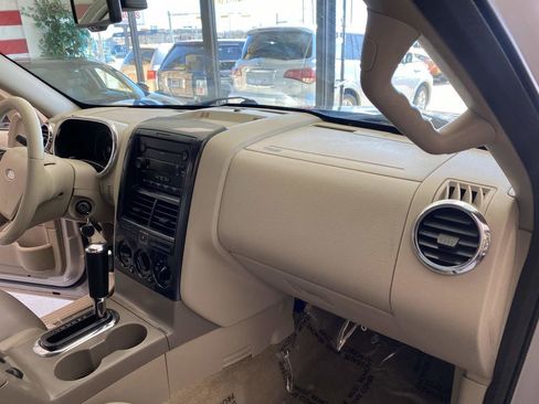 Used 2007 Ford Explorer XLT image 16