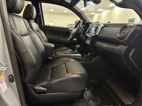 Used 2019 Toyota Tacoma TRD Off-Road image 28