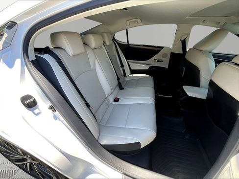 Used 2024 Lexus ES 300h w/ Premium Package FWD image 25