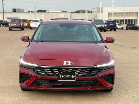 Used 2025 Hyundai Elantra Limited FWD image 5