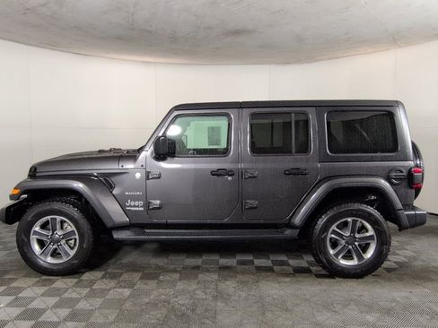 Used 2018 Jeep Wrangler Unlimited Sahara AWD/4WD image 8