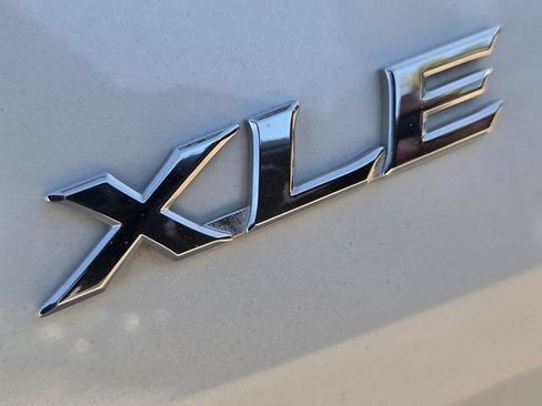 Used 2026 Toyota Sienna XLE FWD image 9