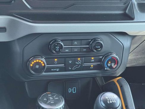 Used 2022 Ford Bronco Badlands w/ Sasquatch Package AWD/4WD image 16