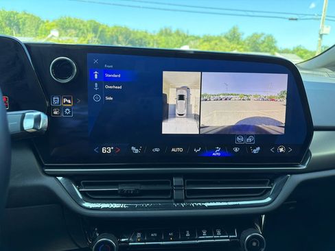 Used 2024 Chevrolet Equinox EV RS FWD image 31
