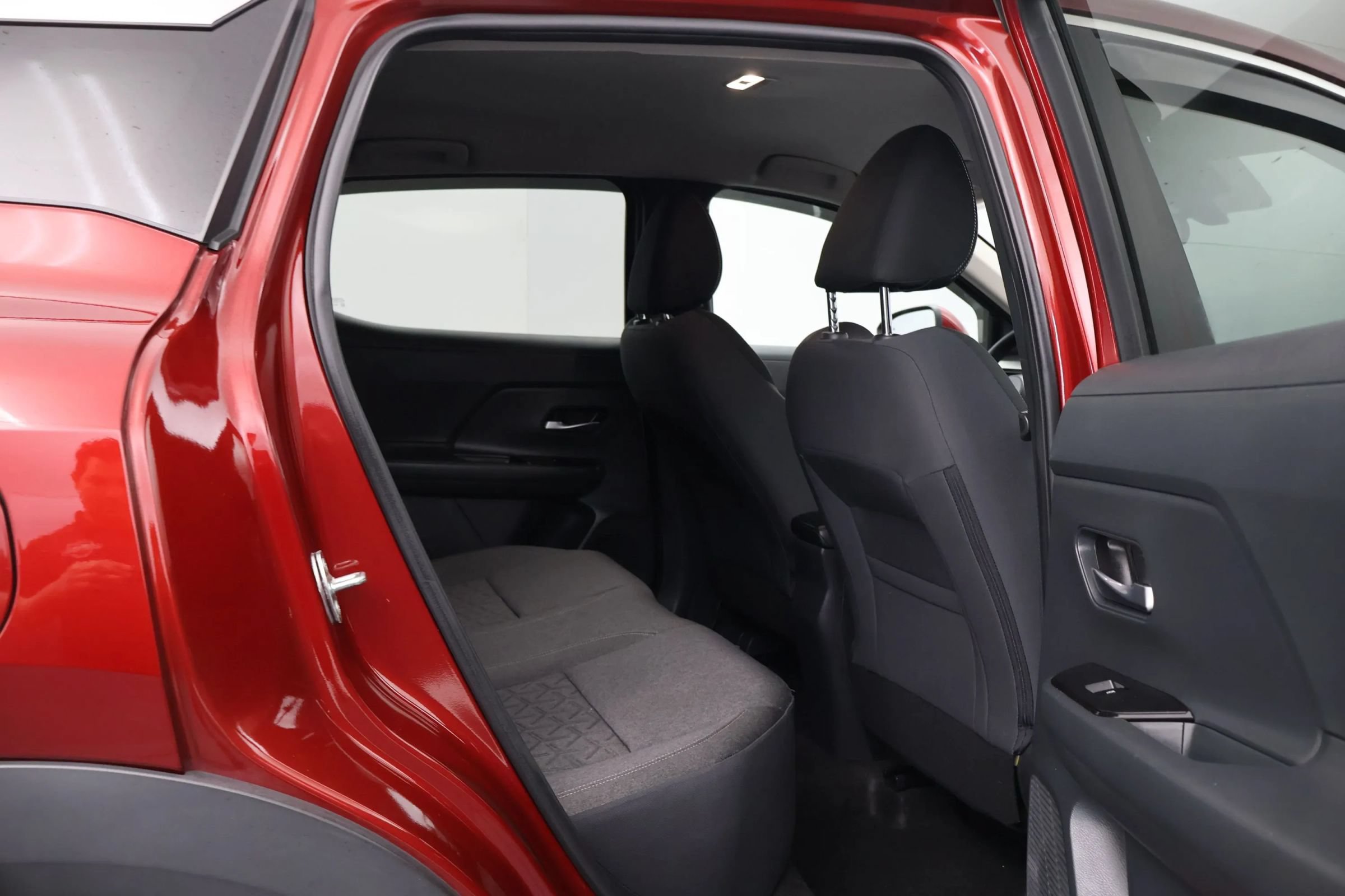 Used 2025 Nissan Kicks SV FWD image 15