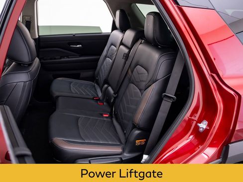 Used 2024 Nissan Pathfinder Platinum w/ Cargo Package AWD/4WD image 18