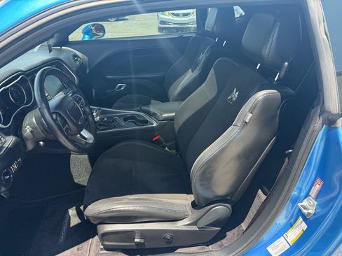 Used 2016 Dodge Challenger R/T Scat Pack w/ Leather Interior Group RWD image 9