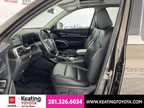 Used 2025 Kia Telluride S FWD image 13