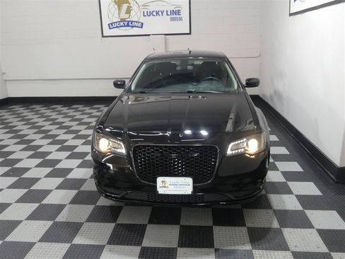 Used 2023 Chrysler 300 Touring w/ Sport Appearance Package RWD image 3
