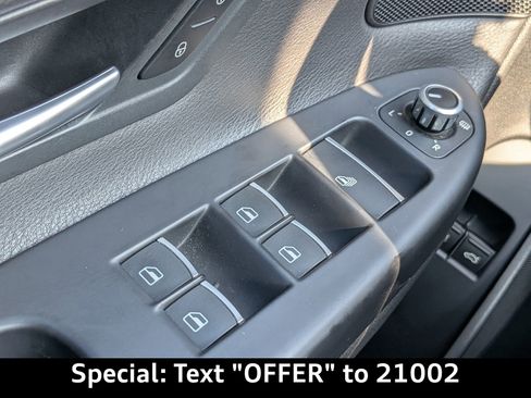 Used 2014 Volkswagen Eos w/ Sport Package image 21