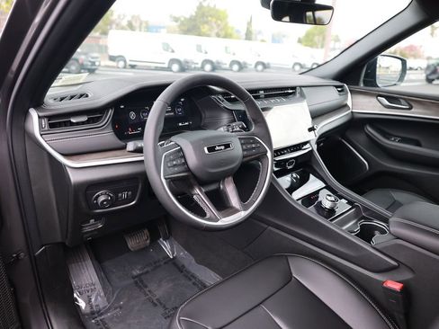 New 2026 Jeep Grand Cherokee Limited image 10