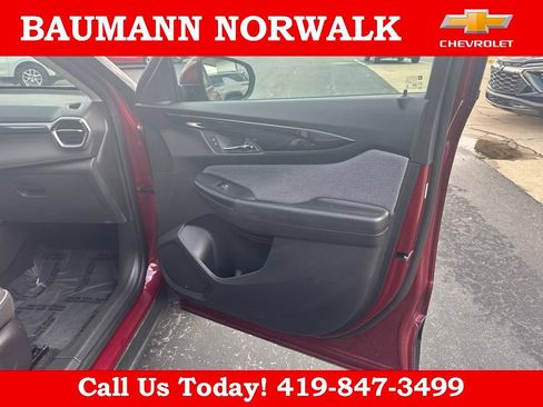 Used 2025 Chevrolet TrailBlazer LT FWD image 23
