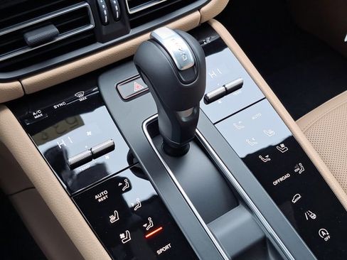 New 2026 Porsche Macan image 36