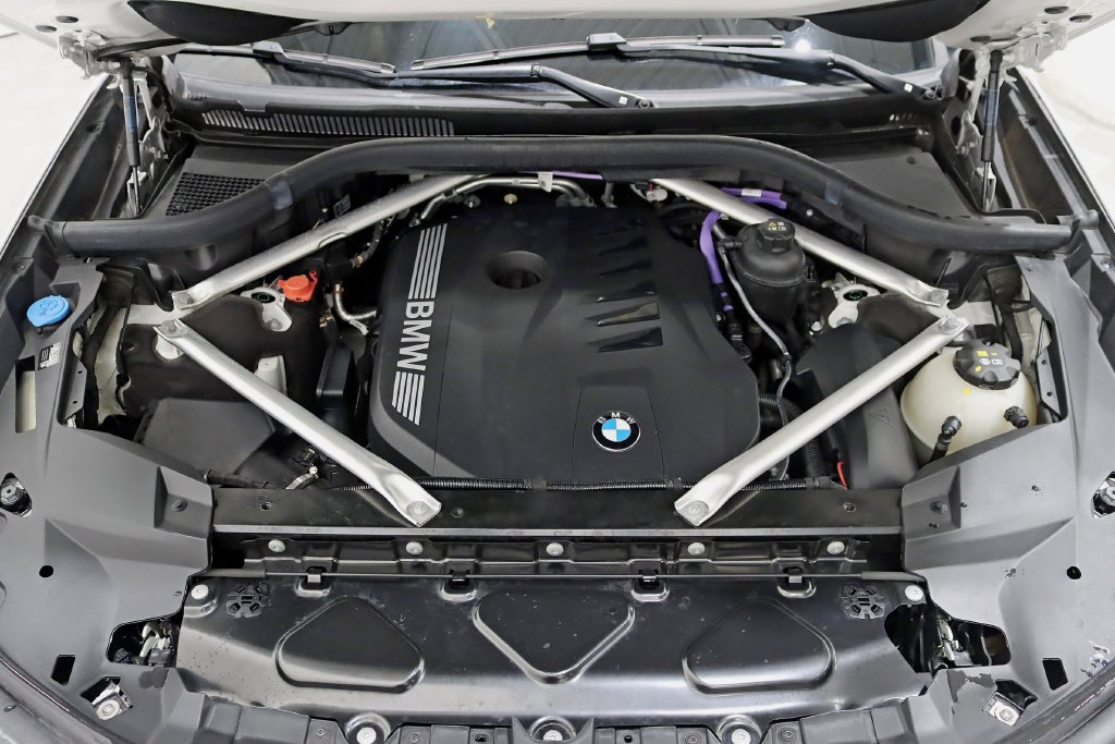 Used 2024 BMW X7 xDrive40i w/ M Sport Package AWD/4WD image 44