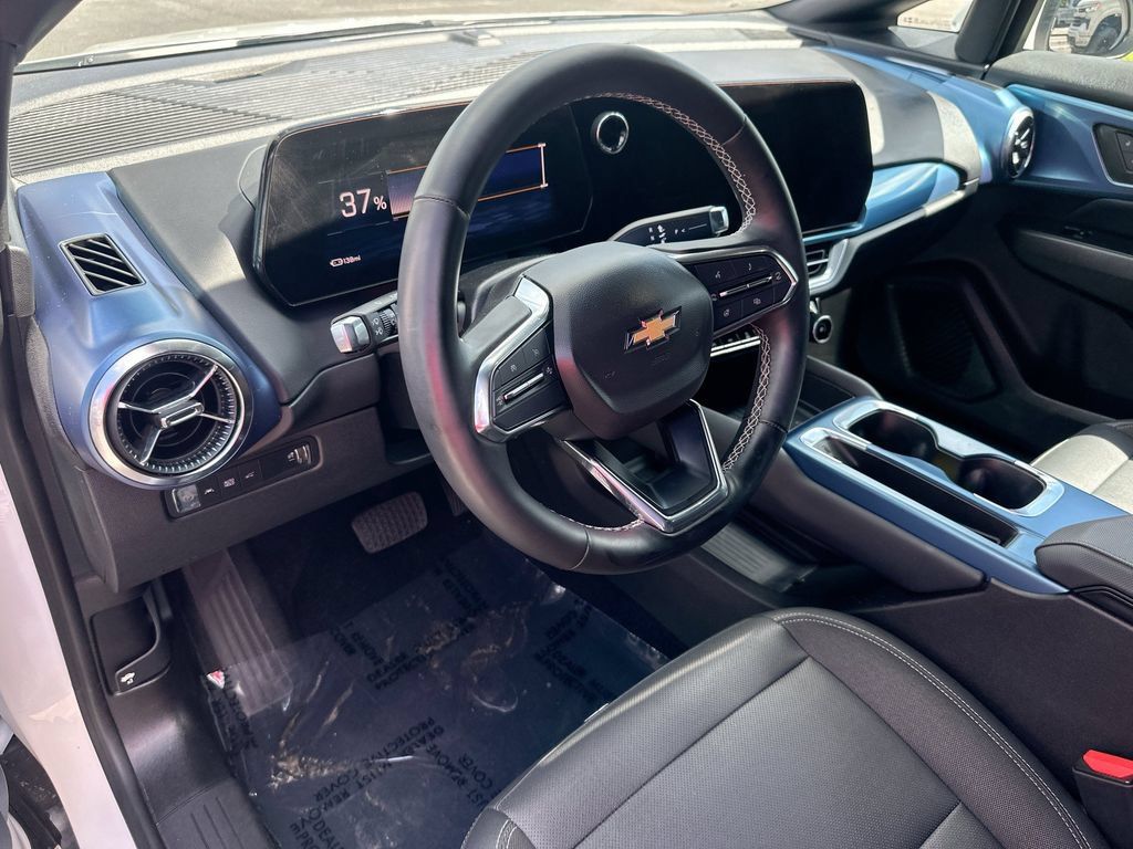 Certified 2024 Chevrolet Equinox EV LT FWD image 9