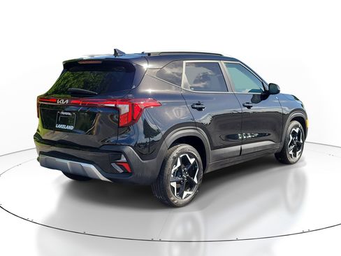 Used 2025 Kia Seltos S FWD image 7