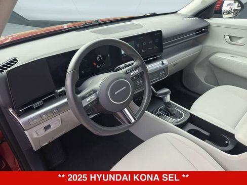 Used 2025 Hyundai Kona SEL AWD/4WD image 2