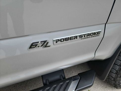 Used 2017 Ford F250 Lariat w/ Lariat Ultimate Package AWD/4WD image 16