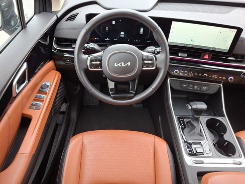 Used 2025 Kia Carnival SX Prestige image 13