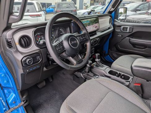 Used 2024 Jeep Wrangler Unlimited w/ Convenience Group AWD/4WD image 12